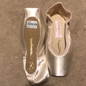 Russian Pointe Rubin Pointe Shoes